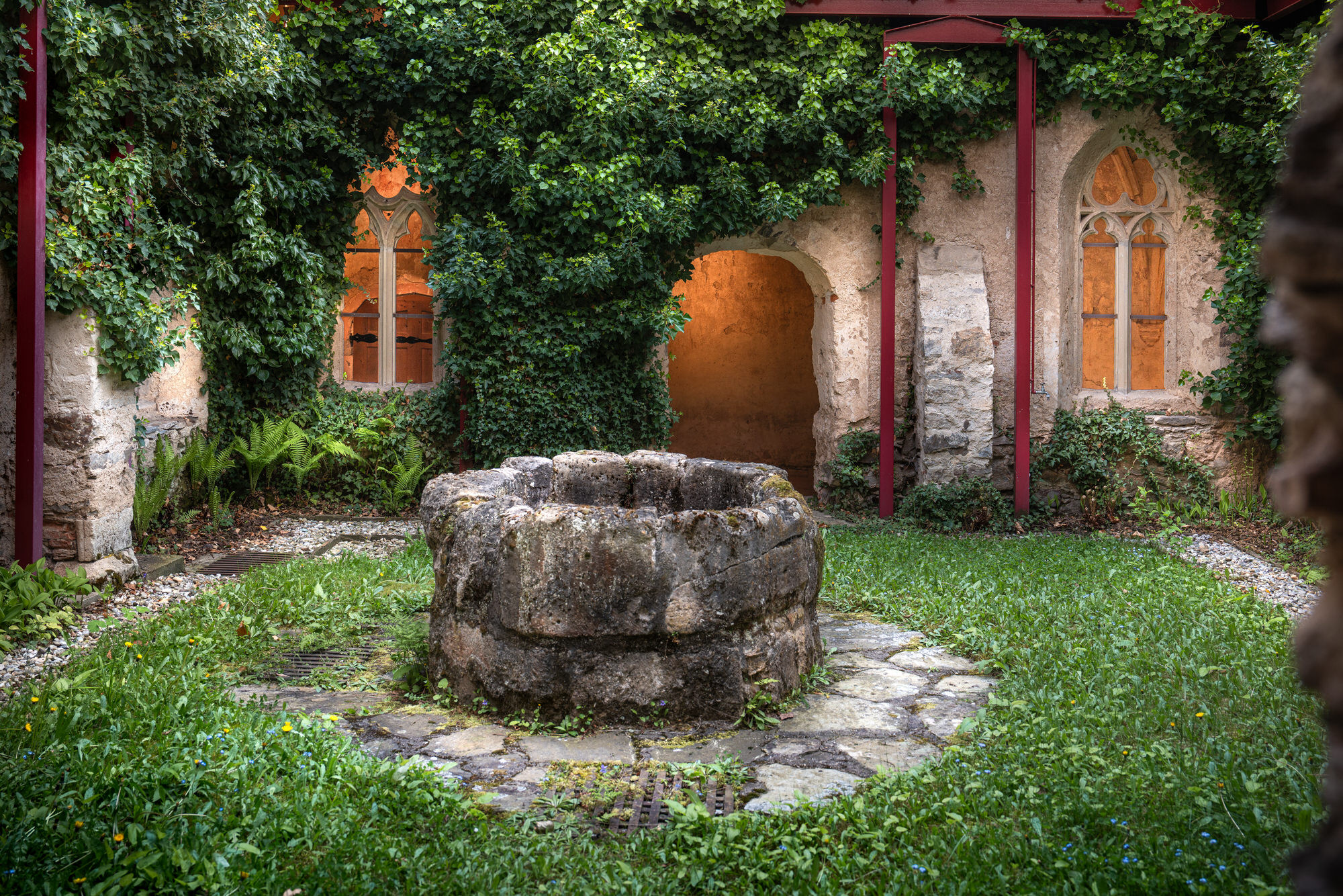 Mittelalter Kloster Brunnen